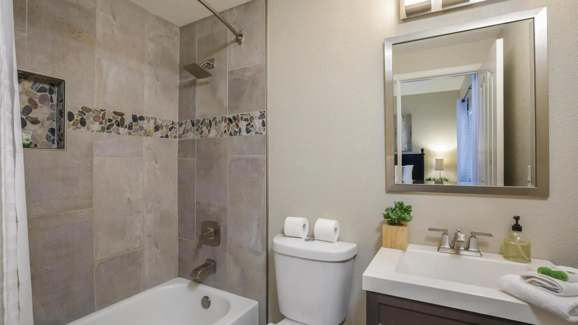 בית נופש Basketball Game, Heated Pool, Game Room, More