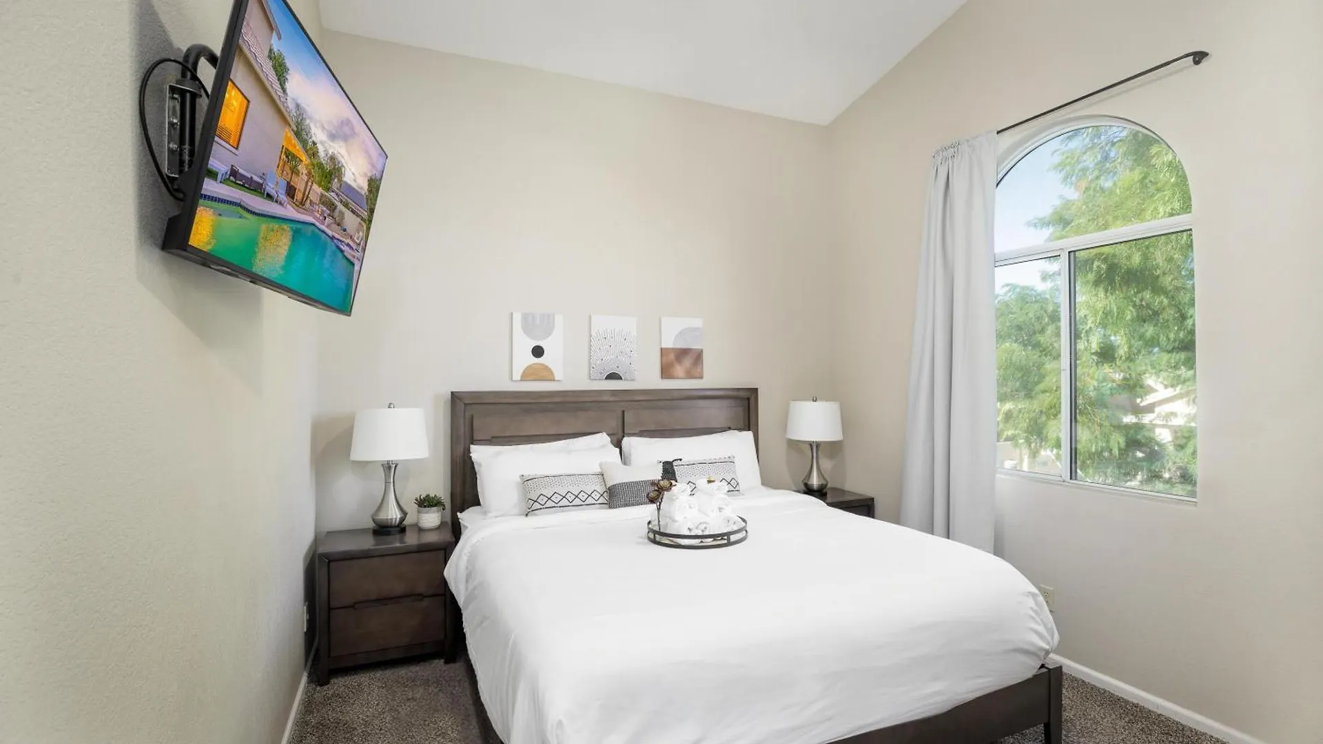 Basketball Game, Heated Pool, Game Room, More 0*, פיניקס